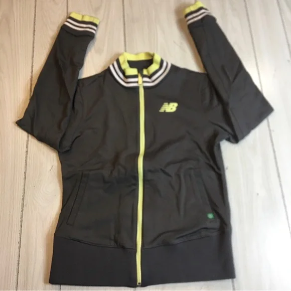 New Balance Ladies Track Jacket SZ Medium Full Zip - Picture 1 of 7